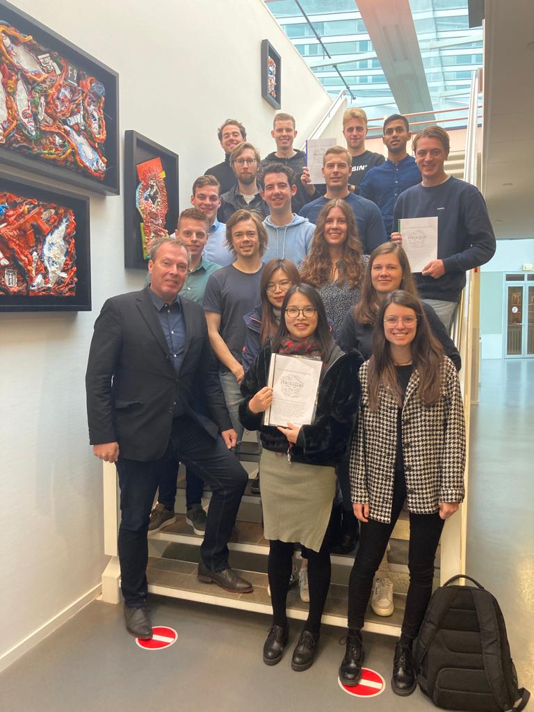 Masters’ students in Purchasing Management wrote a book: State of the art of purchasing 2021.